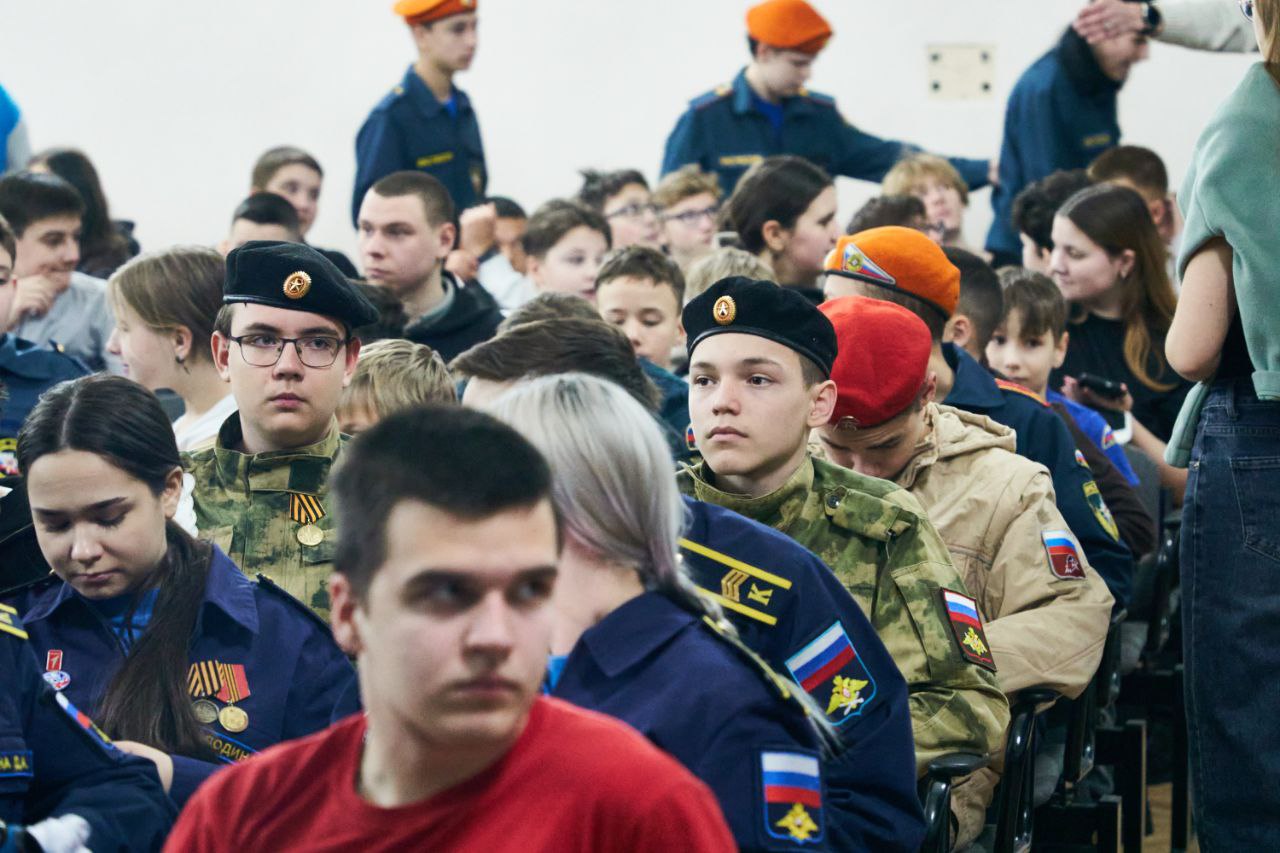 Единым народом — за Ленинград! Единым народом — за Ленинград!