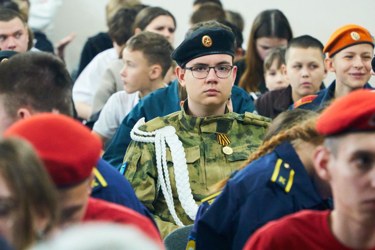 Единым народом — за Ленинград! Единым народом — за Ленинград!