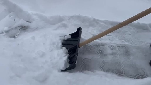 Спорт или чистить снег- что выберешь ты?