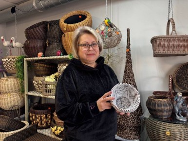 Елена Армянинова из Сергиевского района создает невероятной красоты изделия из ротанга