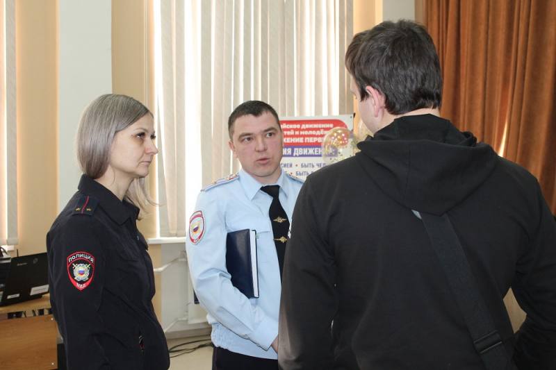 В рамках профилактики наркомании в молодежной среде сотрудники Межмуниципального Управления МВД России «Сызранское» встретились с учащимися одного из колледжей города