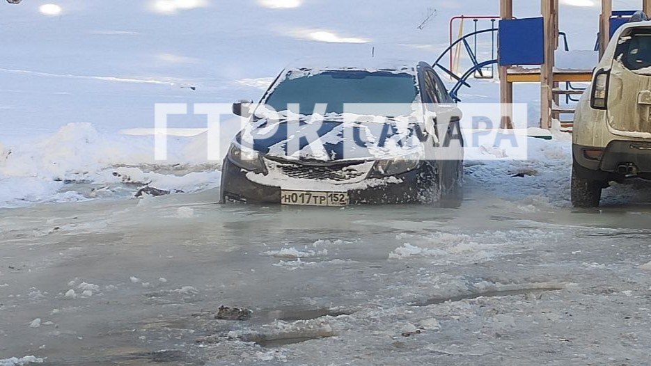 В Самаре на улице Шверника, 22 возникла опасная ситуация, которая уже несколько дней остается без решения