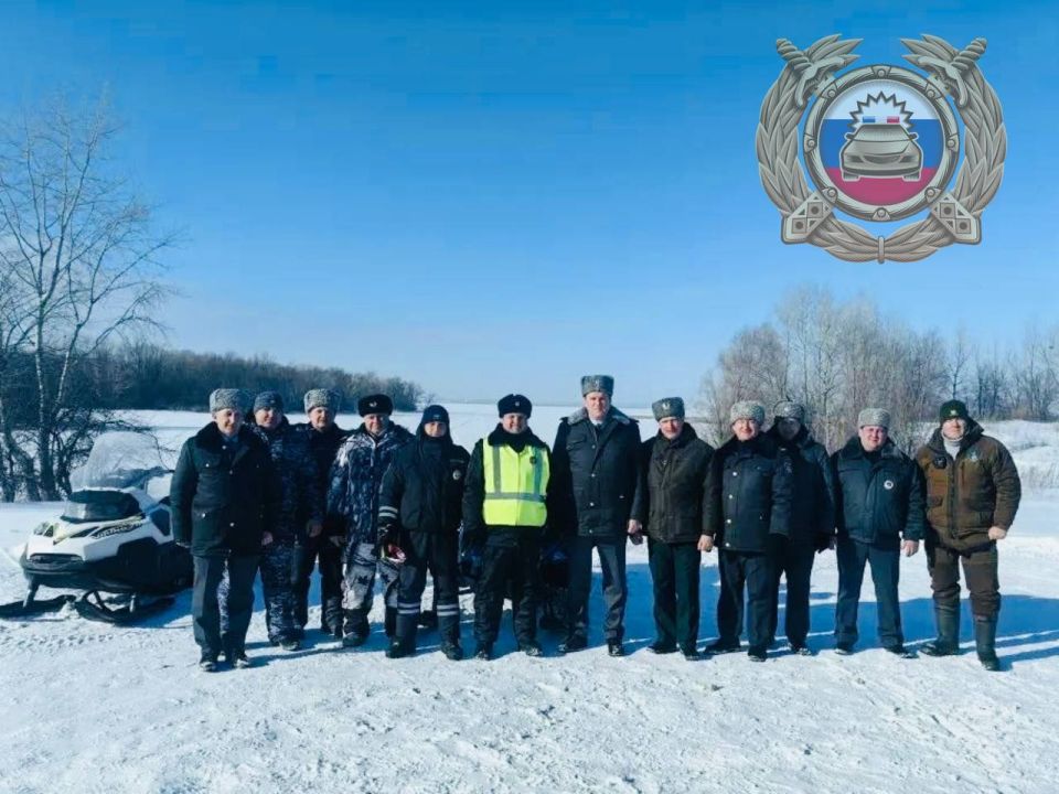 В Приволжском районе, как и во многих других районах, где зимние пейзажи особенно живописны, вопрос безопасности при эксплуатации снегоходов становится все более острым