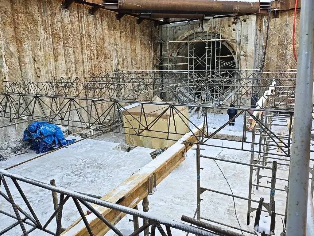 На станции метро «Театральная» завершено устройство жесткого основания в левом перегонном тоннеле На станции метро «Театральная» завершено устройство жесткого основания в левом перегонном тоннеле