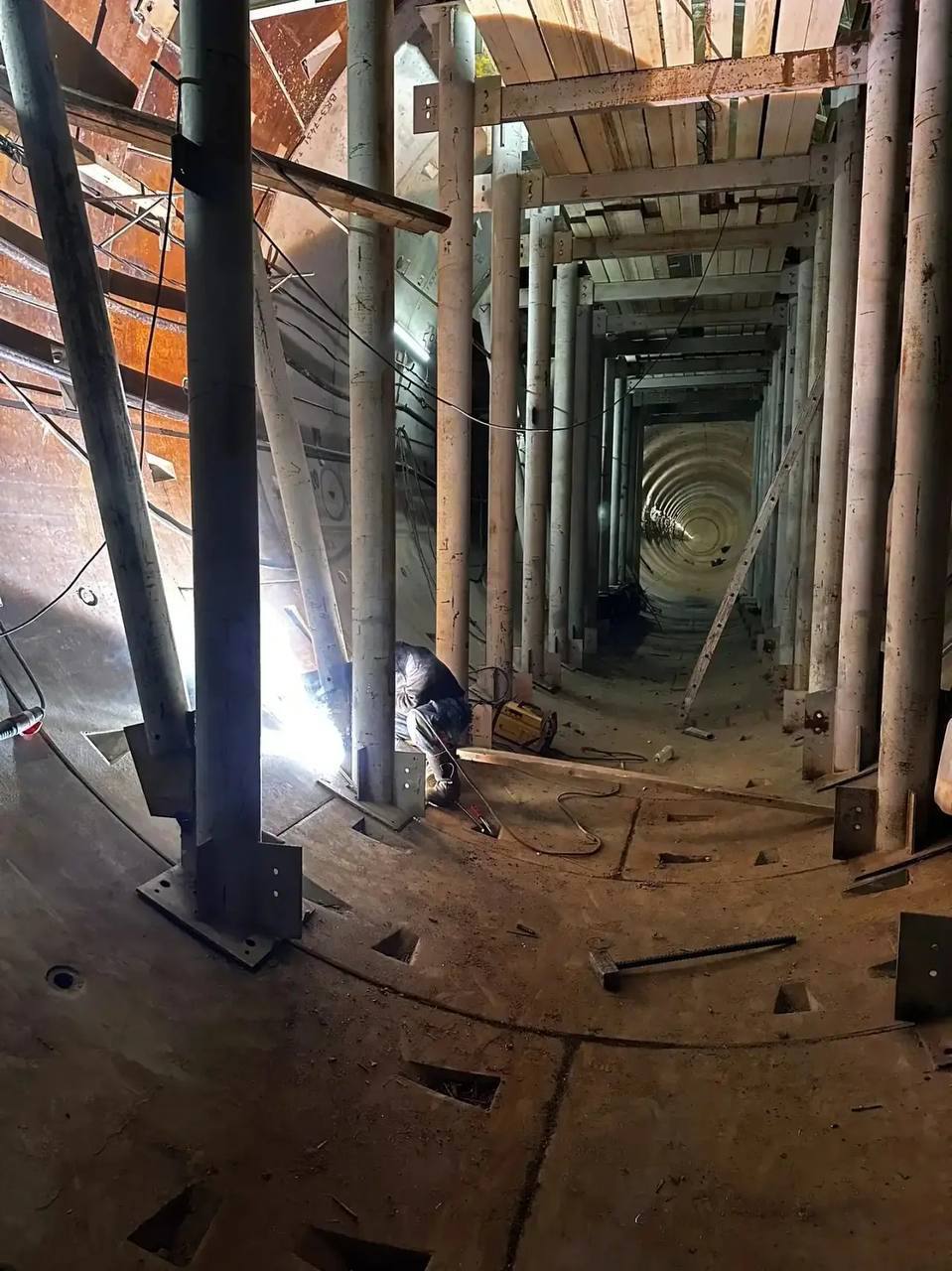 На станции метро «Театральная» завершено устройство жесткого основания в левом перегонном тоннеле На станции метро «Театральная» завершено устройство жесткого основания в левом перегонном тоннеле