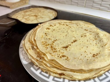 Где блины, там и мы!. Фото своих аппетитных блинчиков прислала наша подписчица Анна С. А что у вас с блинами? Присылайте фото/видео своих блинов в комментариях к этом посту! С Масленицей! Телеканал ТОЛЬЯТТИ 24 в MAX