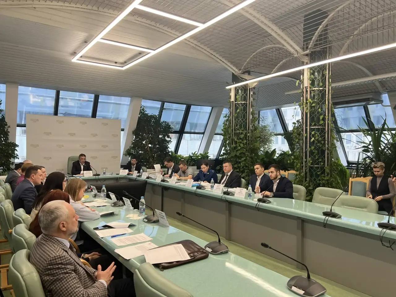 В Самарской Губернской Думе проходит заседание комитета по строительству, транспорту и автомобильным дорогам