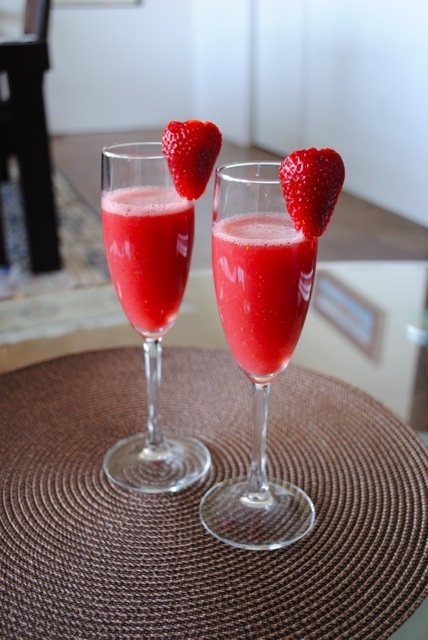 Арбузно- клубничная аква фреска: освежающий летний напиток за пару минут