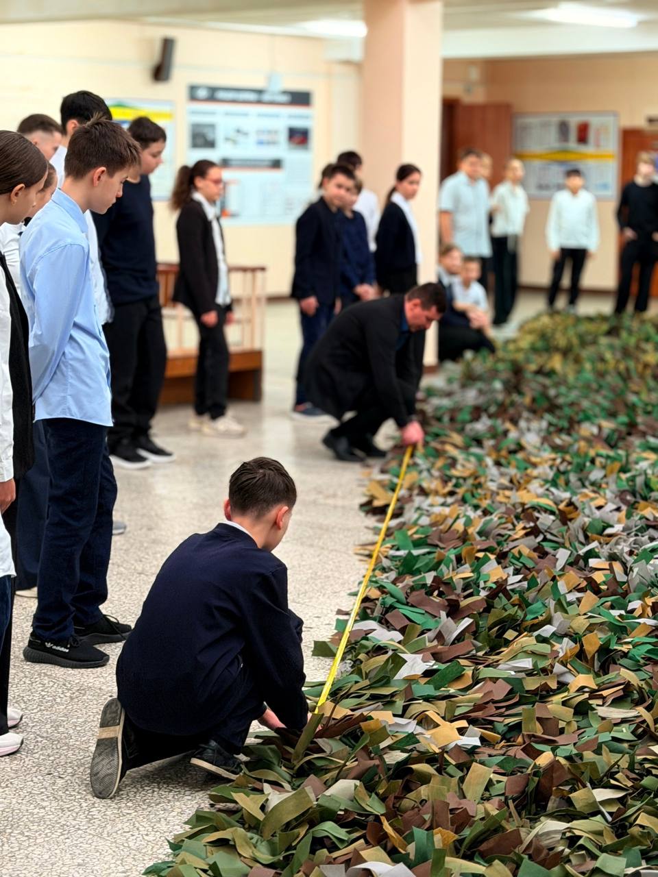 Масксеть длиной почти 20 метров сплели школьники в Тольятти Масксеть длиной почти 20 метров сплели школьники в Тольятти
