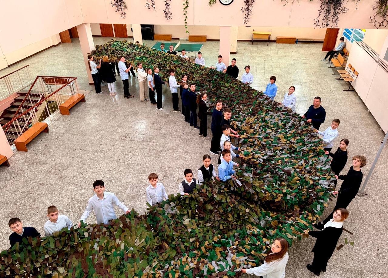 Масксеть длиной почти 20 метров сплели школьники в Тольятти Масксеть длиной почти 20 метров сплели школьники в Тольятти