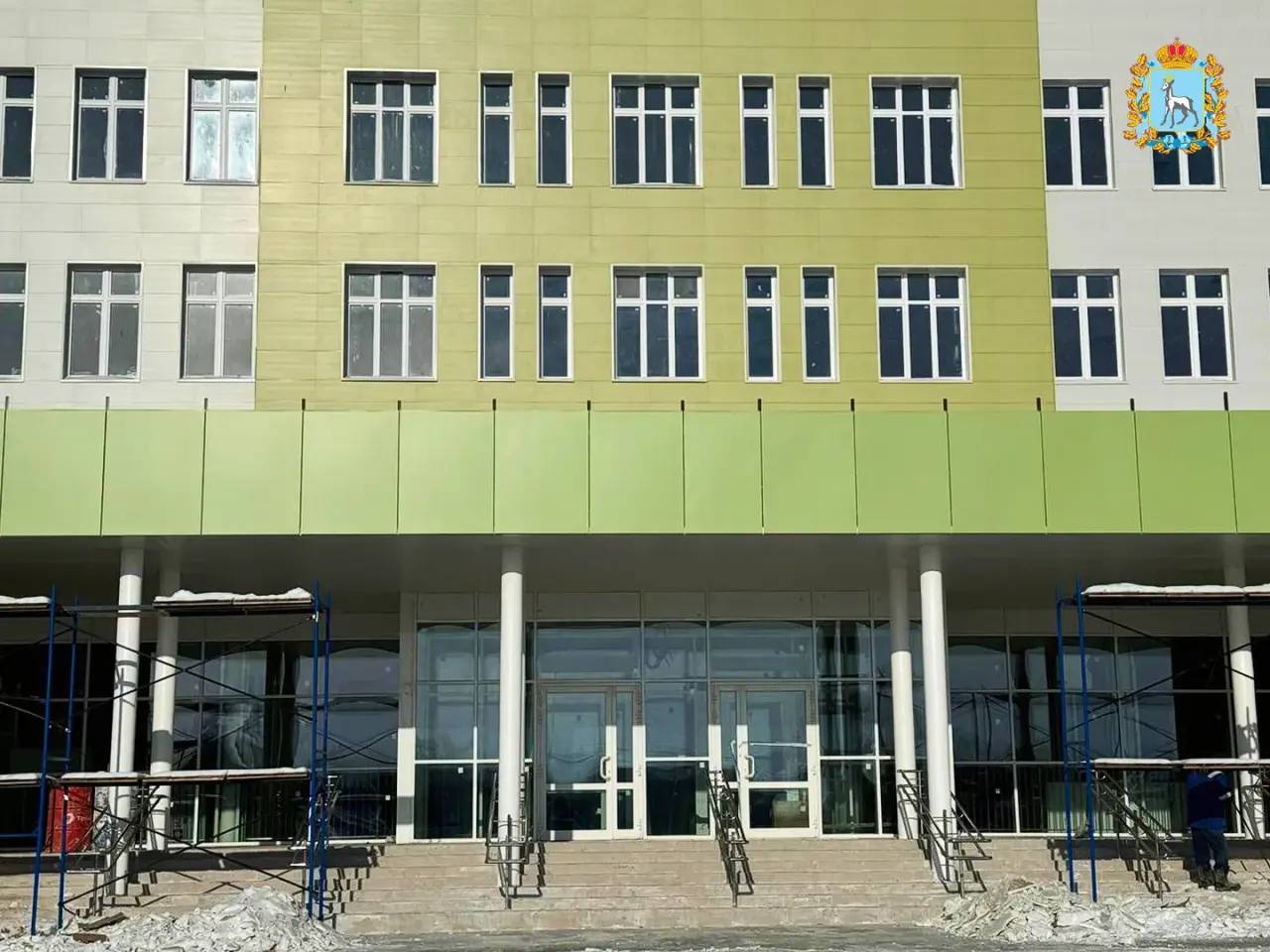 Завершается строительство новой школы на проспекте Карла Маркса