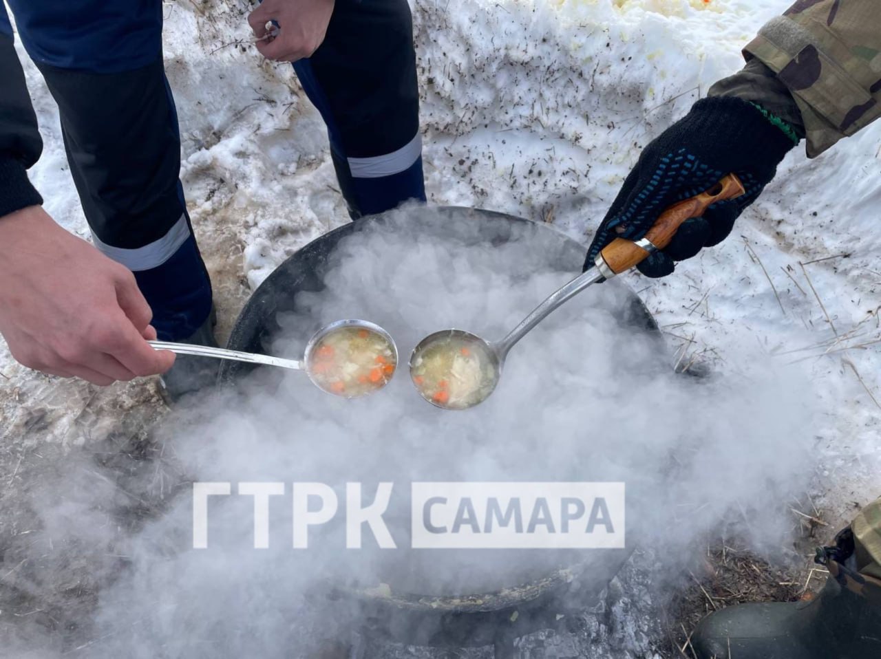 Появились кадры массовой рыбалки на льду под Самарой Появились кадры массовой рыбалки на льду под Самарой