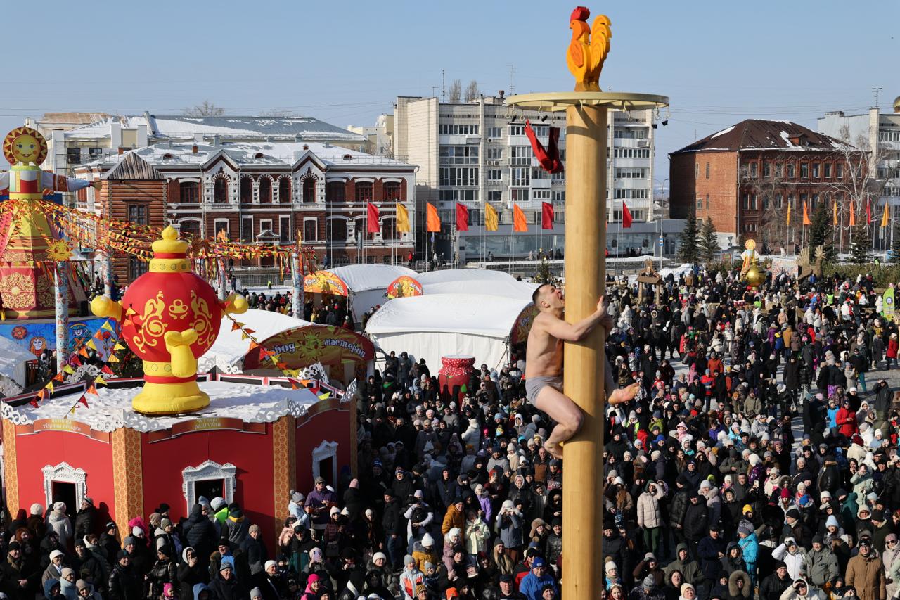 На площади Куйбышева в Самаре отмечают Масленицу На площади Куйбышева в Самаре отмечают Масленицу