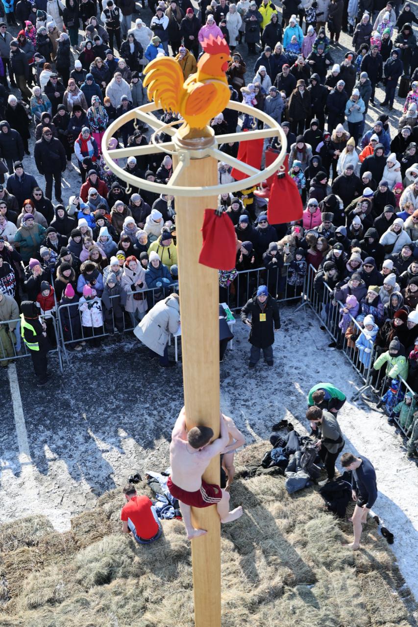 На площади Куйбышева в Самаре отмечают Масленицу На площади Куйбышева в Самаре отмечают Масленицу