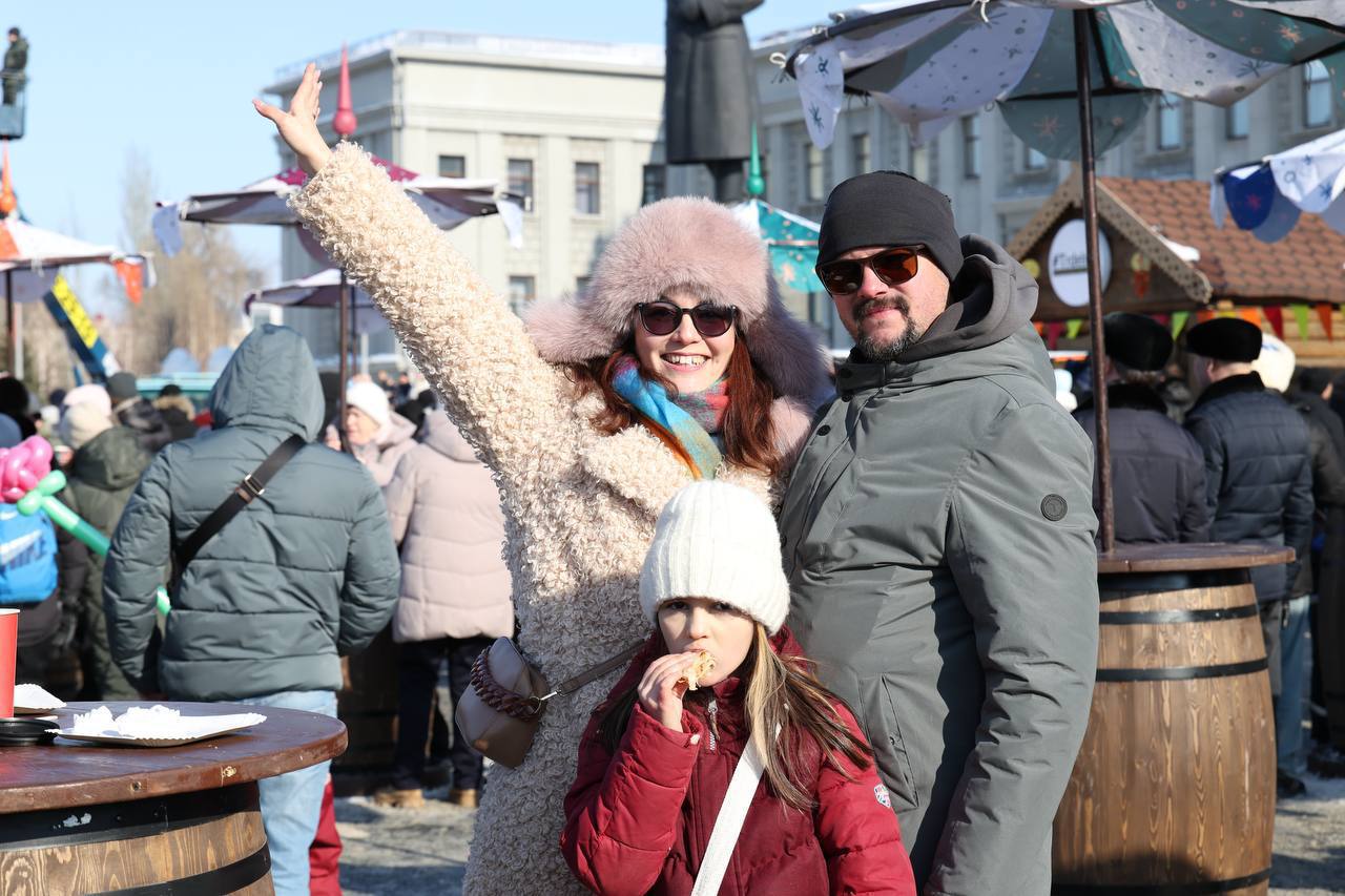 Более 20 тысяч человек побывали на масленичных гуляниях на площади Куйбышева в Самаре Более 20 тысяч человек побывали на масленичных гуляниях на площади Куйбышева в Самаре