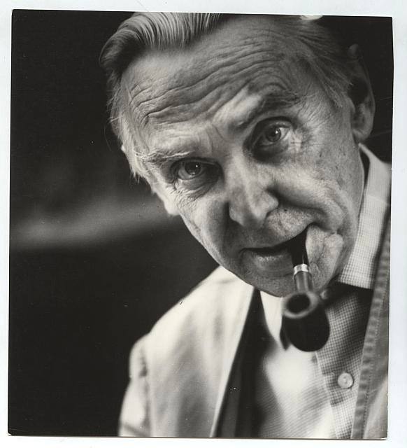 Когда пройдет ваша молодость, когда вы убедитесь, что уже всё достигнуто в вашей неповторимой жизни, вы будете искать друга