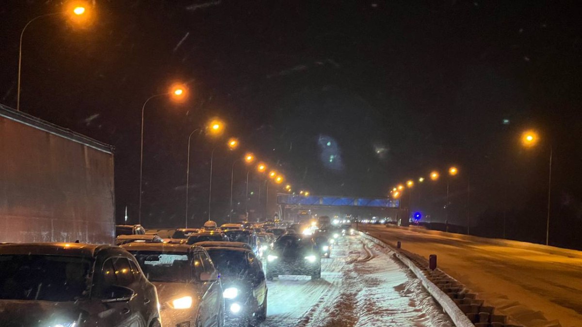 Самарских водителей предупредили об опасности реагентов для автомобилей