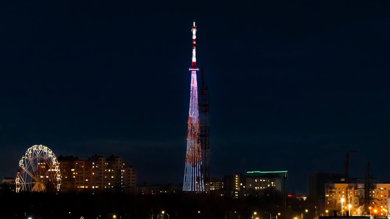 Последний зимний месяц близится к финалу, и огни телевизионной башни ярко освещают путь к скорой весне