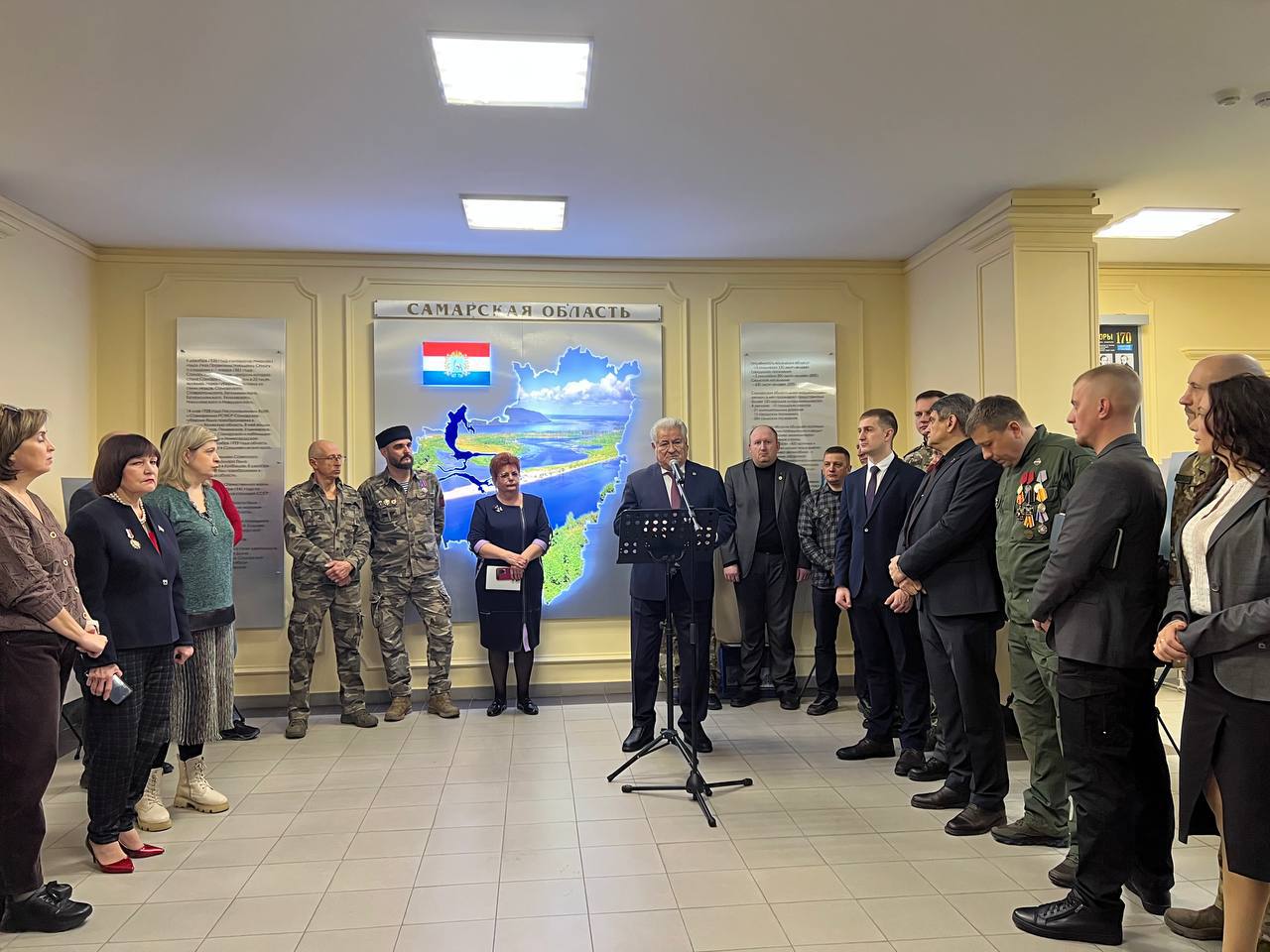 В Самарской Губернской Думе проходит открытие фотовыставки «Монолог с фронтом» В Самарской Губернской Думе проходит открытие фотовыставки «Монолог с фронтом»