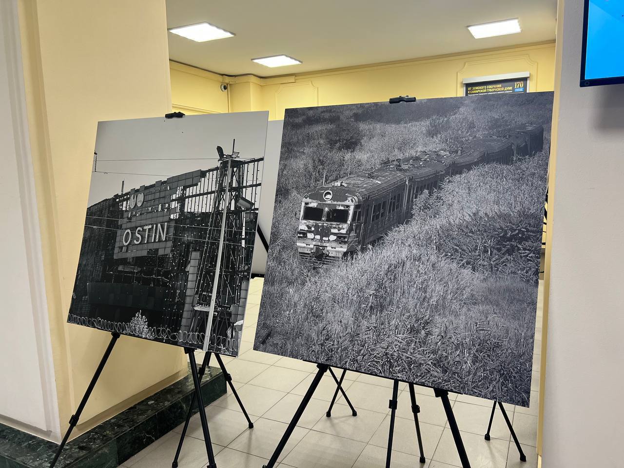 В Самарской Губернской Думе проходит открытие фотовыставки «Монолог с фронтом» В Самарской Губернской Думе проходит открытие фотовыставки «Монолог с фронтом»