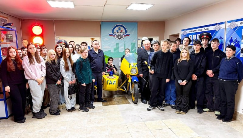 В Самарской области сотрудники органов внутренних дел совместно с ветеранами МВД провели для школьников профориентационные мероприятия