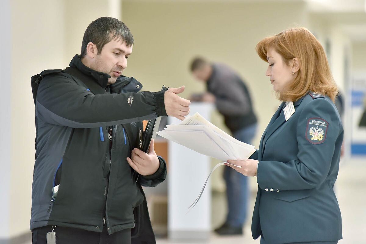 ФНС начала отслеживать переводы на банковские карты