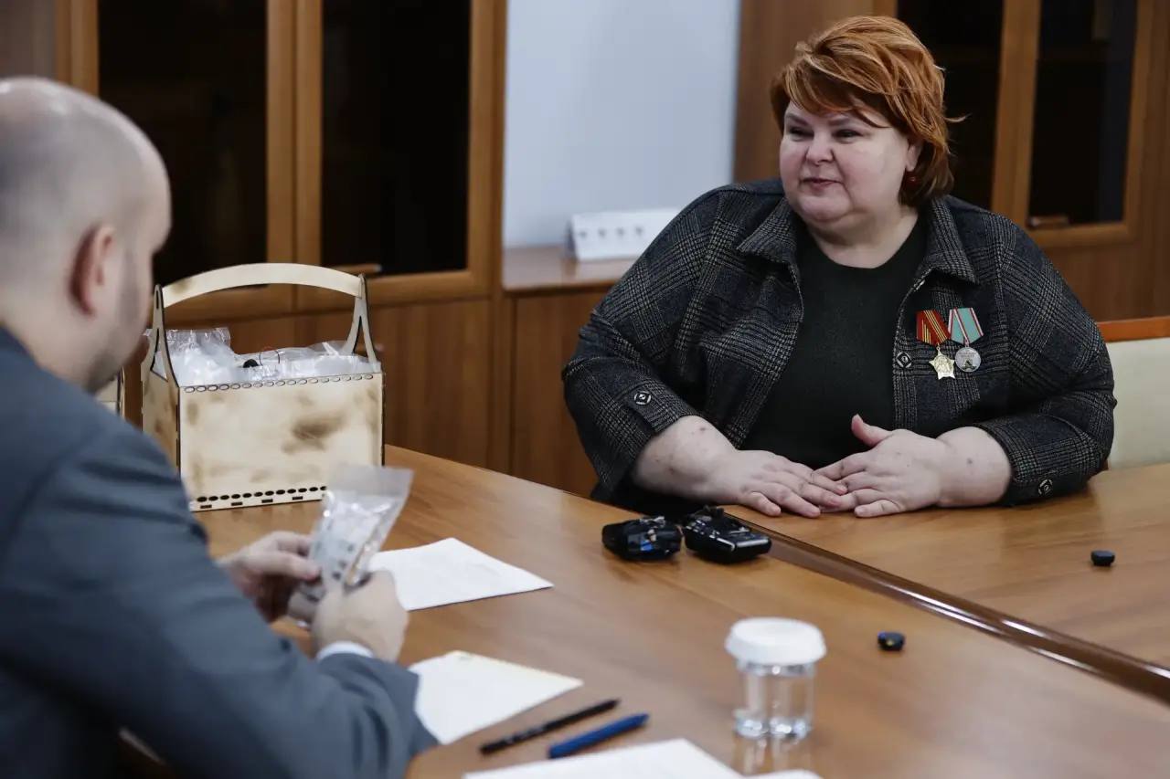 Вячеслав Федорищев поручил обеспечить волонтеров движения «Мать солдата» необходимым оборудованием Вячеслав Федорищев поручил обеспечить волонтеров движения «Мать солдата» необходимым оборудованием