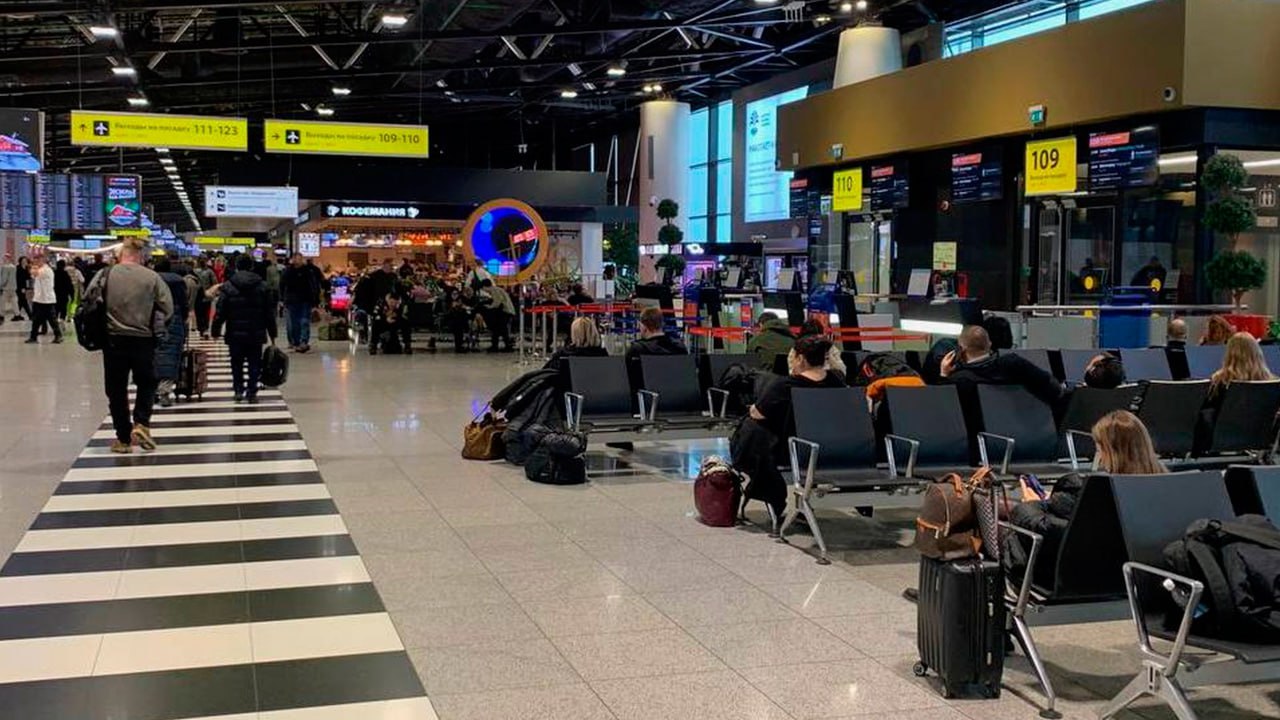 Часть рейсов между Москвой/Санкт-Петербургом и Дубаем отменены, сообщили в пресс-службе "Аэрофлота"