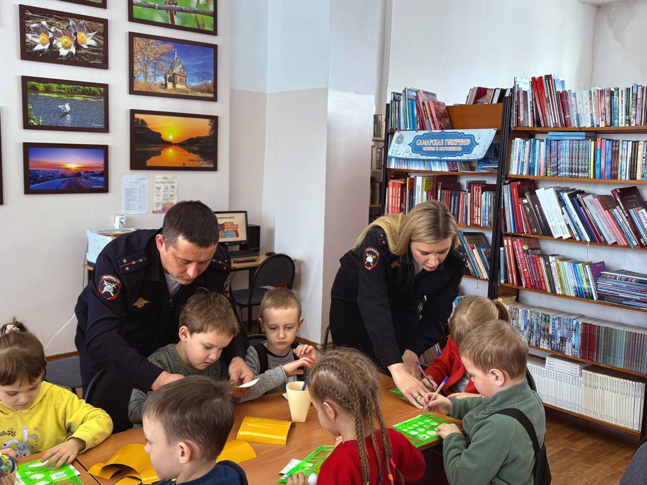 Сотрудники Похвистневской Госавтоинспекции совместно с общественниками организовали в городской библиотеке профилактическое мероприятие «Безопасность пешеходов»