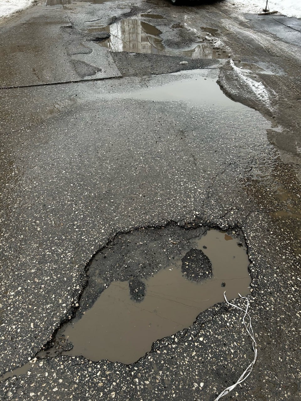 Жители Самары пожаловались на то, что новый асфальт «смыло» вместе с растаявшим снегом Жители Самары пожаловались на то, что новый асфальт «смыло» вместе с растаявшим снегом