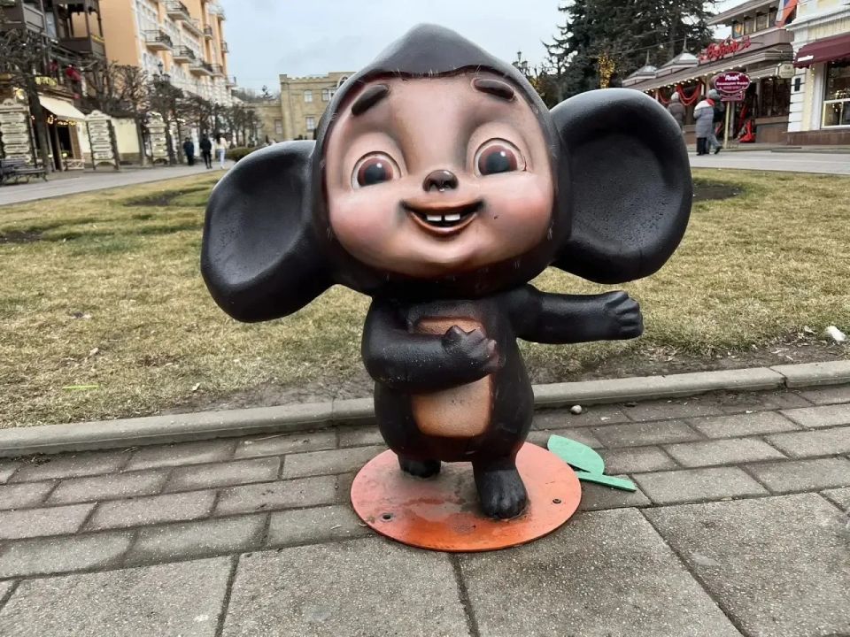 Пока Гена строит дом, Чебурашка покоряет Кавказ