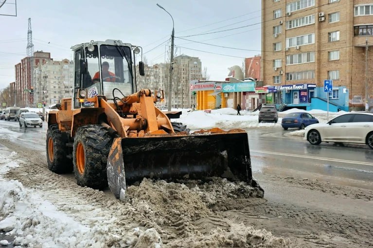 В Самаре коммунальные и дорожные службы активизировали работу по вывозу снега
