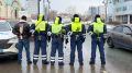 В преддверии 8 Марта сотрудники дорожно-патрульной службы устроили праздник для женщин-водителей