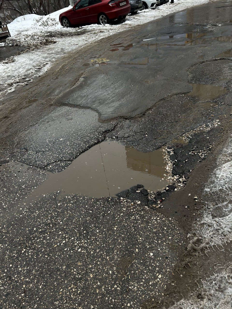 Жители Самары пожаловались на то, что новый асфальт «смыло» вместе с растаявшим снегом Жители Самары пожаловались на то, что новый асфальт «смыло» вместе с растаявшим снегом