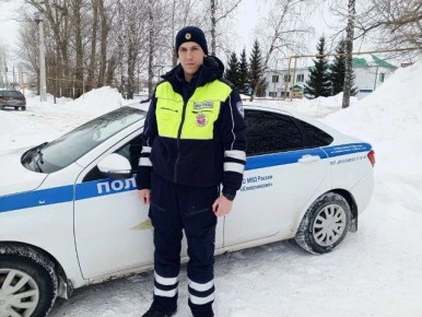 В традиционной рубрике #ДоброеУтро к вам обращается Станислав Батаев, инспектор ДПС Госавтоинспекции МО МВД России «Клявлинский»: «Сейчас у нас в северовосточной части области настоящая зимняя сказка — снег идёт не переставая