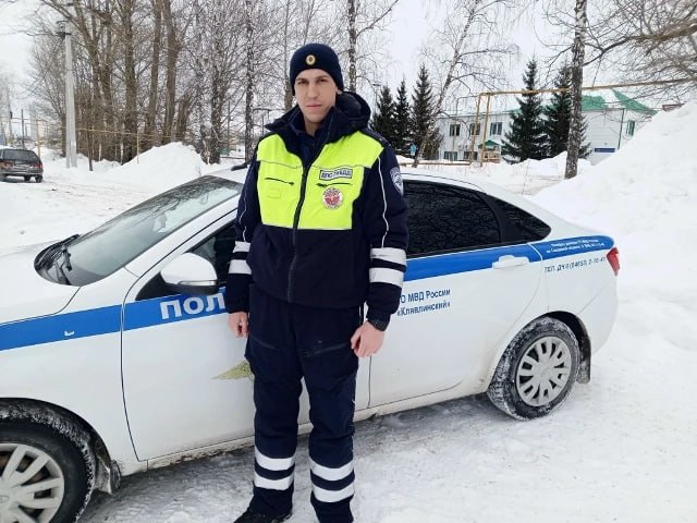 В традиционной рубрике #ДоброеУтро к вам обращается Станислав Батаев, инспектор ДПС Госавтоинспекции МО МВД России «Клявлинский»: «Сейчас у нас в северовосточной части области настоящая зимняя сказка — снег идёт не переставая
