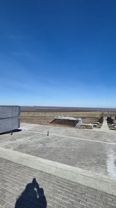 Знакомимся с Донбассом!. Журналисты телеканала ТОЛЬЯТТИ 24 недавно вернулись из командировки в Луганск, где передали в музей истории капсулу времени с посланием в 2045-й год от участников фестиваля "Свой взгляд"