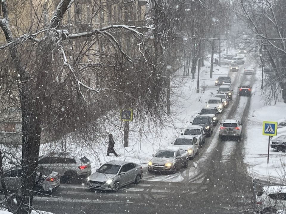 Вечерние пробки образовались на дорогах Самары из-за снегопада