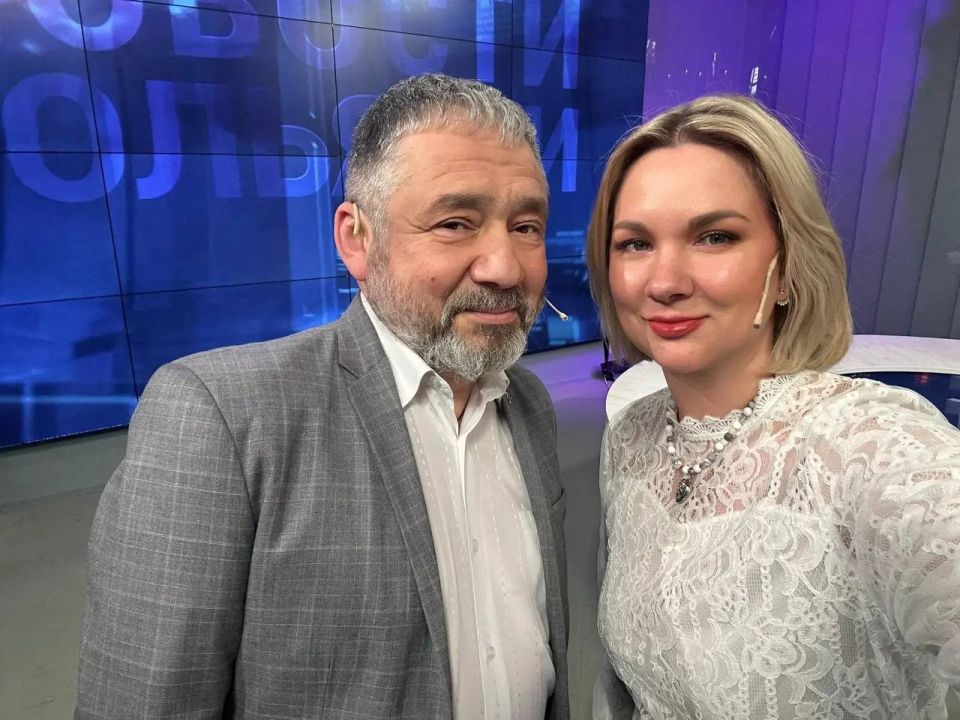 - С добрым утром и с Днём возвращения Синей птицы, друзья! - с утренним пожеланием тольяттинцев приветствует руководитель проекта телекомпании «ЛАДА-МЕДИА» Сергей Гольдштейн