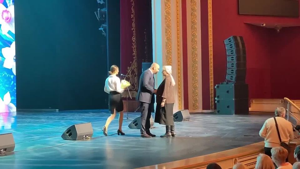 Губернатор Самарской области Вячеслав Федорищев наградил знаком отличия «Материнская доблесть» I степени Ласс Лилию Андреевну из г.о. Отрадный