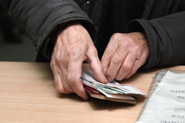 Россияне получат мартовские пенсии раньше из-за праздников