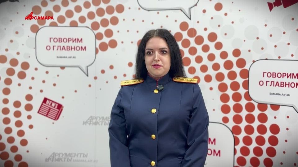 Что подарить женщине в погонах?