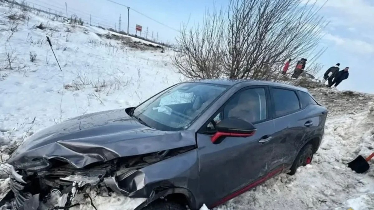 В Самарской области столкнулись «Лада» и Omoda: пострадала 7-летняя девочка