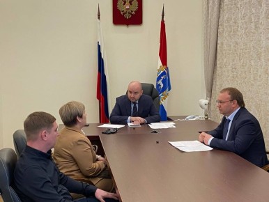 Прямо сейчас губернатор Самарской области Вячеслав Федорищев проводит личный приём граждан