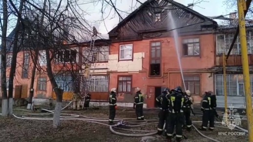 Утром 5 апреля в Самаре загорелся двухэтажный дом