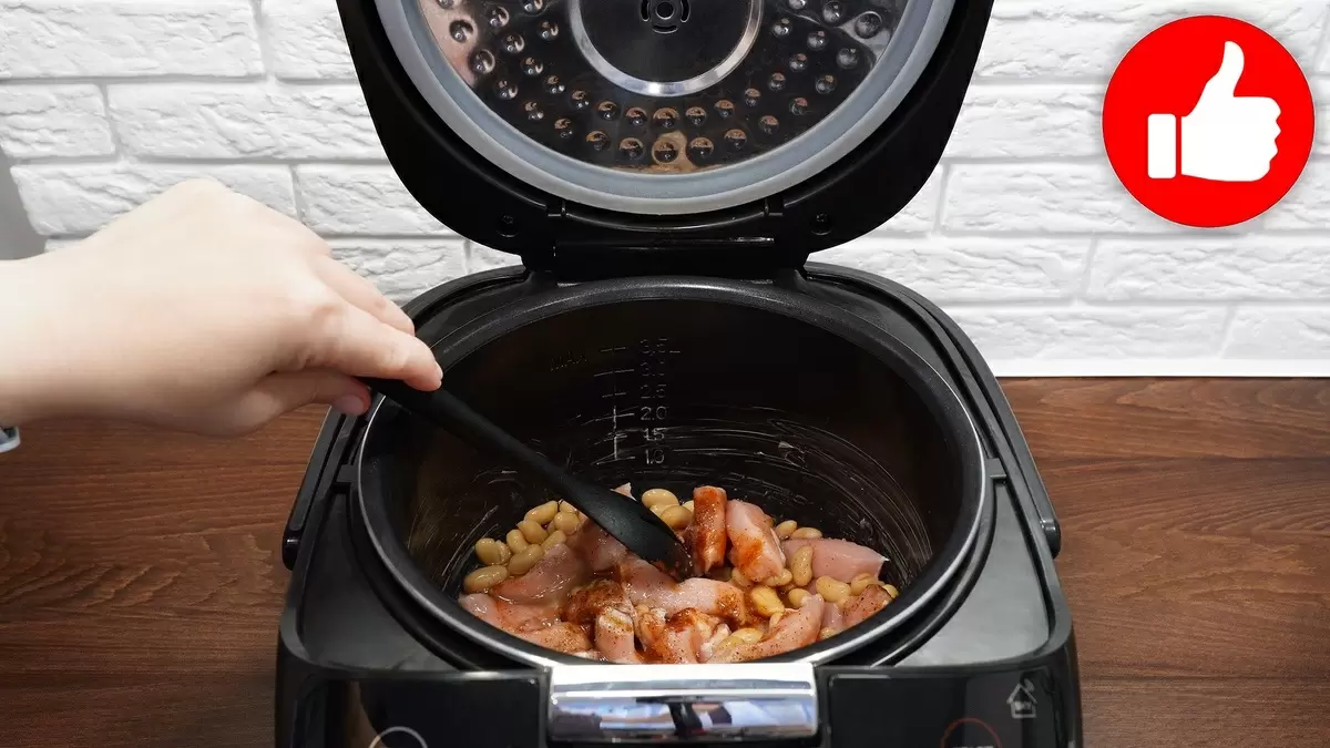 Уютный обед в мультиварке: мясо с фасолью