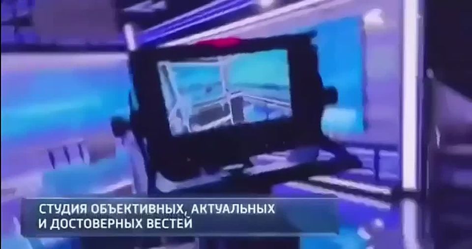 Телебашня осветила вечерний город яркими огнями