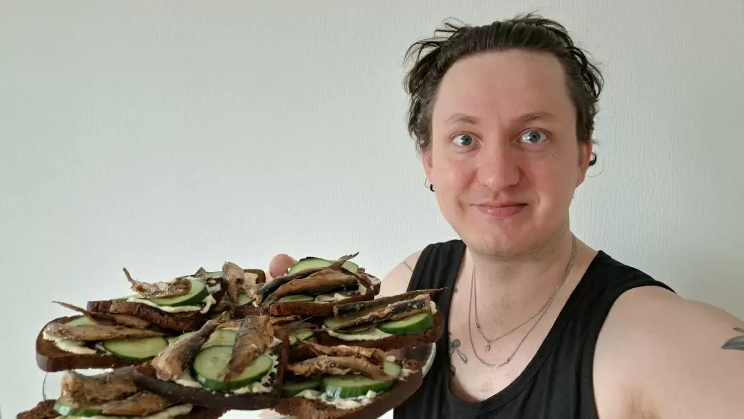 Классические бутерброды со шпротами: Как приготовить любимую закуску