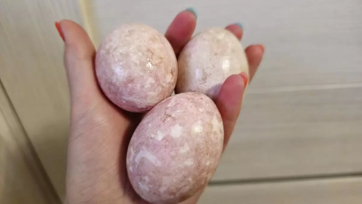 Как свекла стала новым трендом в окрашивании яиц на Пасху