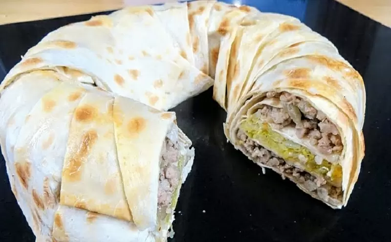 Мясной пирог на лаваше: быстрый и вкусный ужин без хлопот